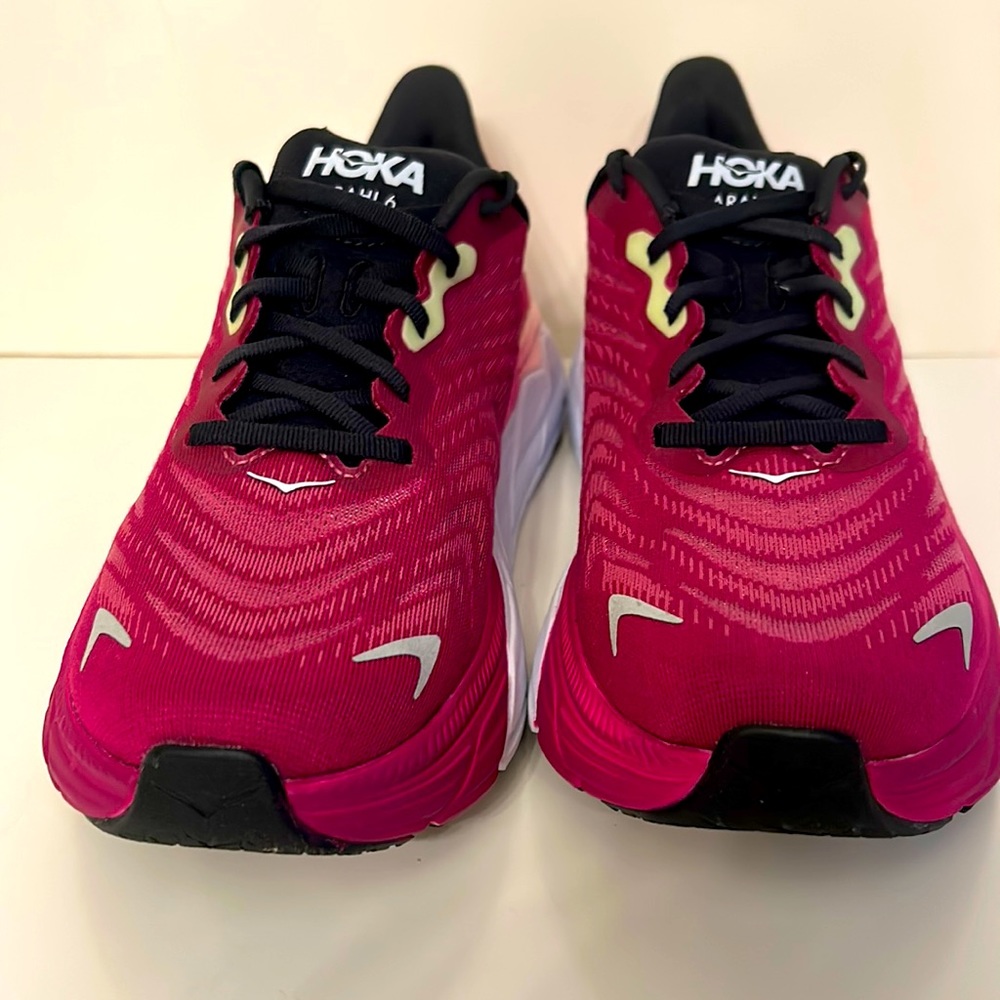 Hoka One One Women’s Arahi 6 Festival Fuchsia Running Shoes Size 9.5B (1123195)